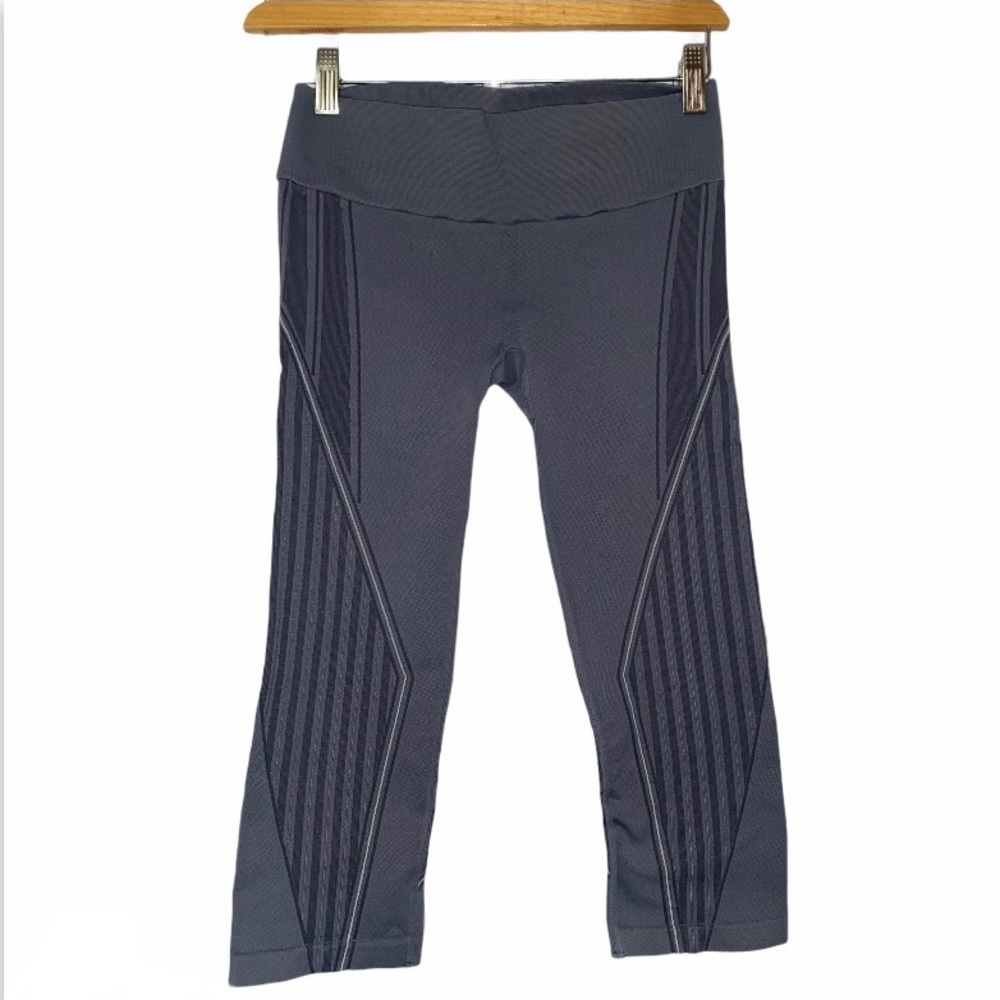 Nux Yoga Seamless Crop Leggings